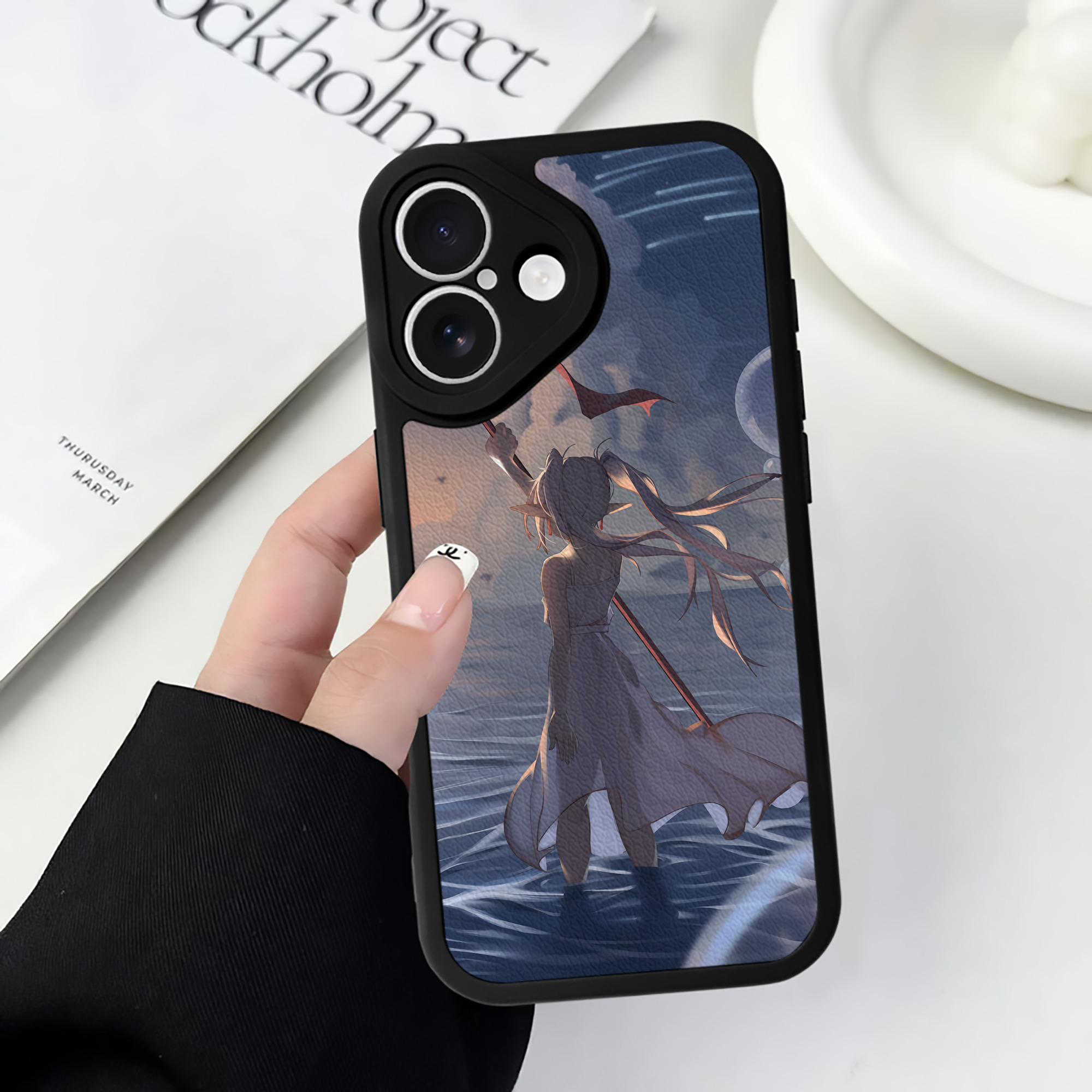（画像用） 葬送のフリーレン Frieren 【iPhone 16シリーズ対応】シリコンスマホケース（レザー調） 材質：シリコン